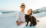 Cat and couple in Imerovigli village